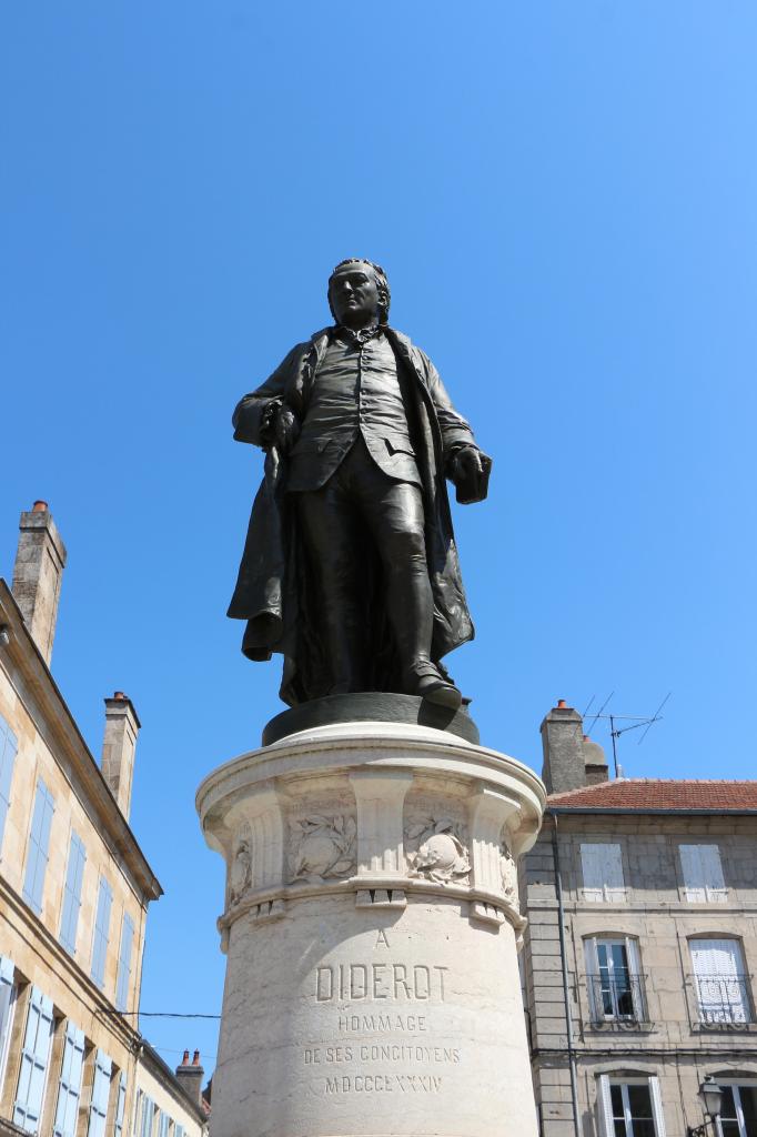 statue de diderot à langres-